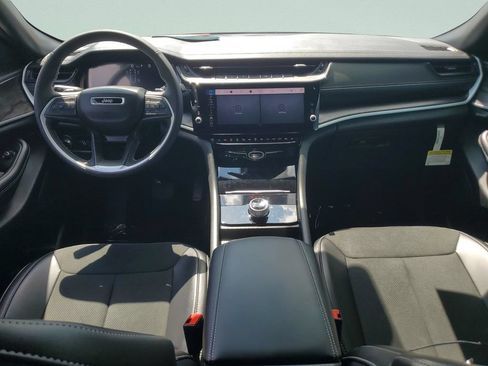Used 2026 Jeep Grand Cherokee L 2WD image 11
