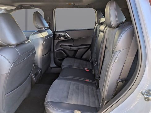 Used 2024 Mitsubishi Outlander image 16
