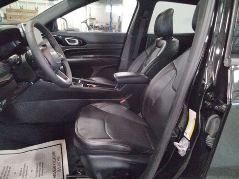 Used 2025 Jeep Compass Limited w/ Driver Assist Group I image 9