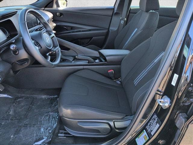 Used 2025 Hyundai Elantra Sport FWD image 21