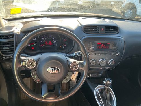 Used 2015 Kia Soul + image 25