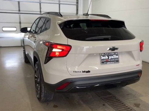 New 2026 Chevrolet Trax RS w/ Sunroof Package image 7