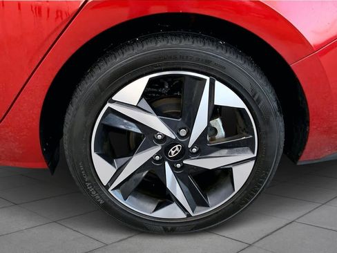 Used 2023 Hyundai Elantra SEL w/ Convenience Package image 9