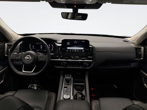 Used 2025 Nissan Pathfinder Platinum w/ Cargo Package image 14