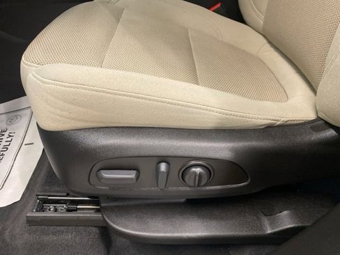 Certified 2022 Chevrolet Traverse LS image 27