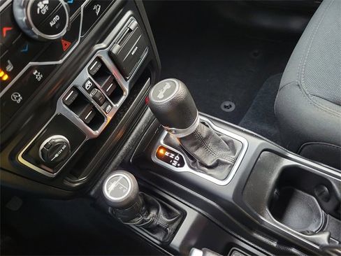 Used 2020 Jeep Wrangler Unlimited Willys image 21