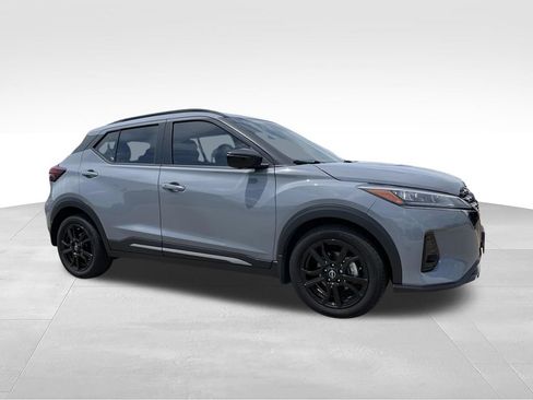 Used 2024 Nissan Kicks SR w/ SR Premium Package FWD image 2