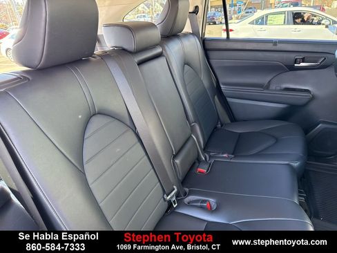 Used 2023 Toyota Highlander XLE image 27