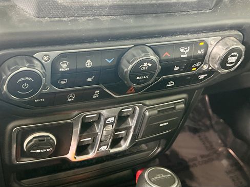 Used 2023 Jeep Gladiator Sport AWD/4WD image 15