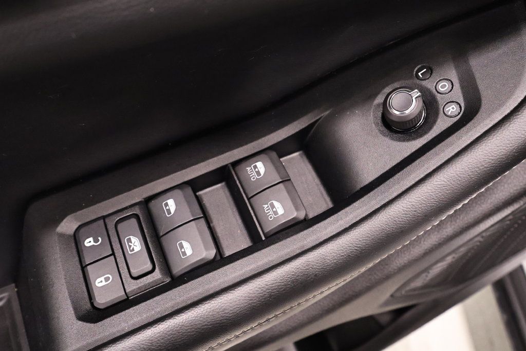 Used 2024 Jeep Grand Cherokee Limited AWD/4WD image 12