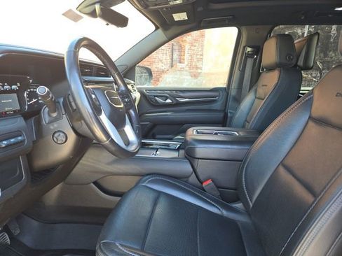 Used 2021 GMC Yukon XL Denali w/ Denali Premium Package image 7