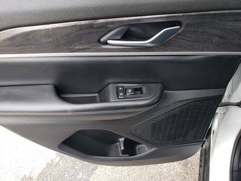 Used 2023 Jeep Grand Cherokee Limited image 13