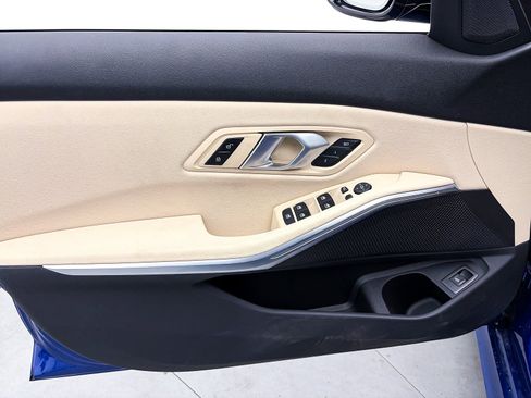 Used 2025 BMW 330i Sedan w/ M Sport Package image 17