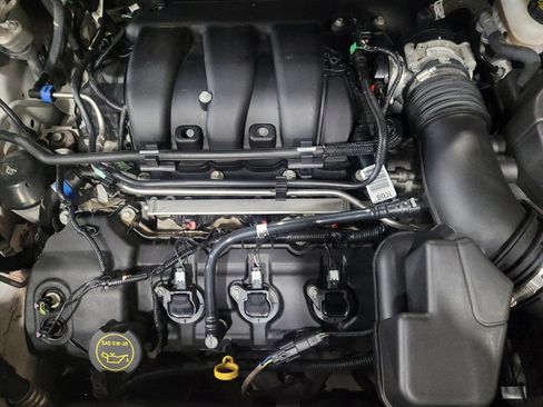 Used 2018 Ford Explorer XLT image 30