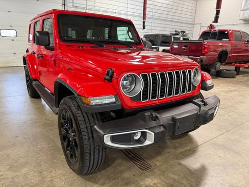 Certified 2025 Jeep Wrangler Unlimited Sahara AWD/4WD image 1