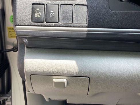 Used 2012 Toyota Camry XLE w/ Leather Pkg FWD image 19