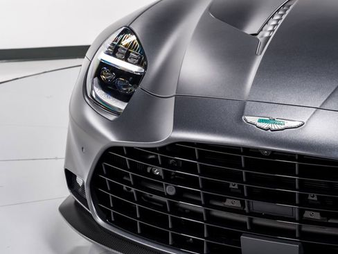 Used 2025 Aston Martin Vanquish image 37