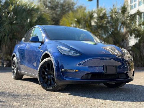 Used 2022 Tesla Model Y Long Range AWD/4WD image 8