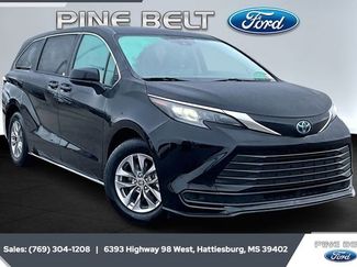 Used 2024 Toyota Sienna LE video 1