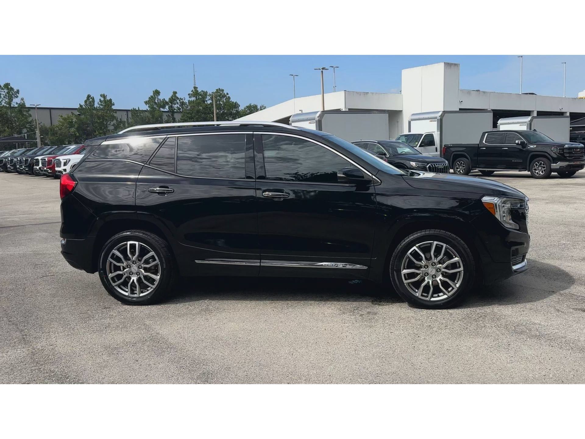 Certified 2024 GMC Terrain Denali w/ Denali Premium Package AWD/4WD image 9