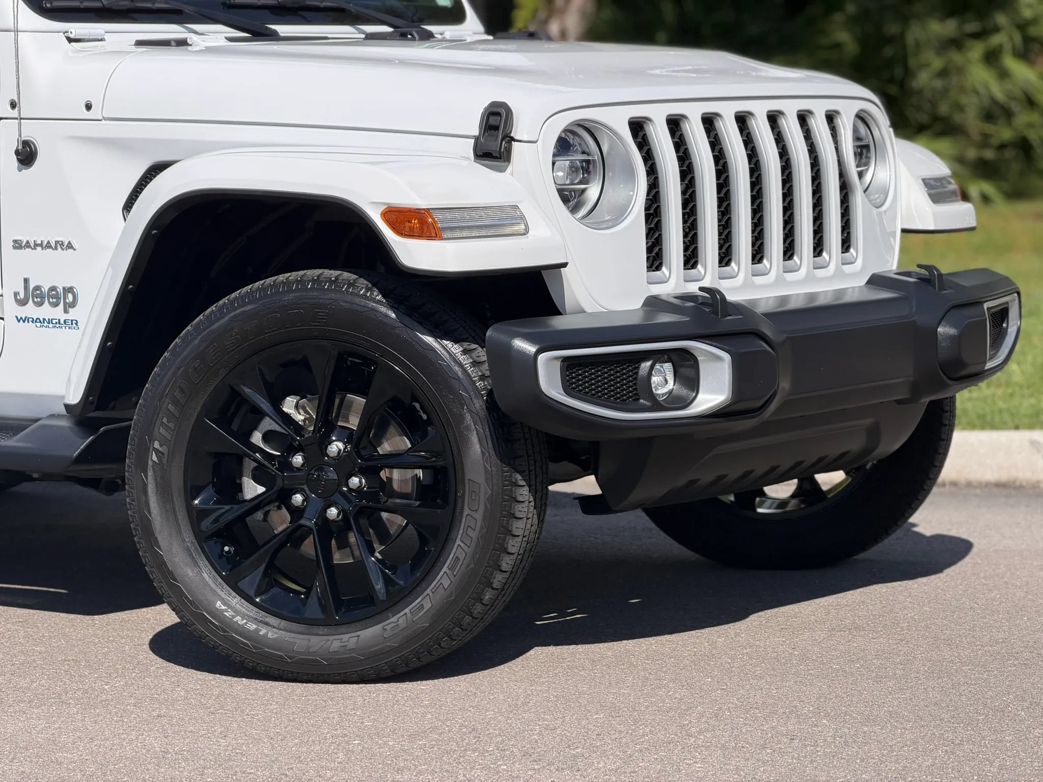 Used 2021 Jeep Wrangler Unlimited Sahara AWD/4WD image 3