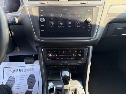 Used 2024 Volkswagen Tiguan SE image 17
