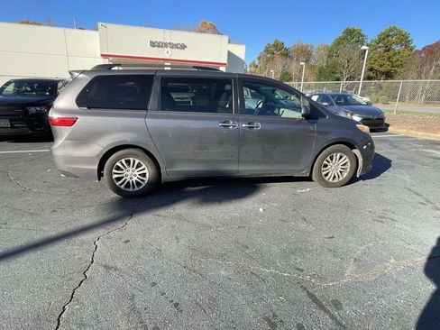 Used 2015 Toyota Sienna XLE w/ XLE Navigation Package image 11