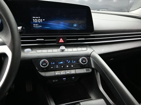 Used 2024 Hyundai Elantra SEL FWD image 31