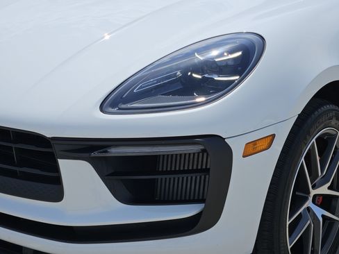Certified 2023 Porsche Macan S AWD/4WD image 12