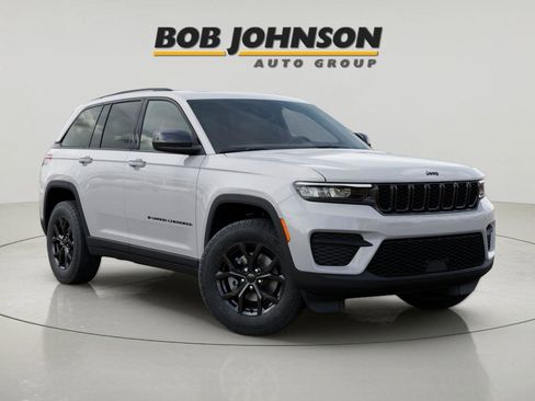New 2025 Jeep Grand Cherokee Altitude image 5