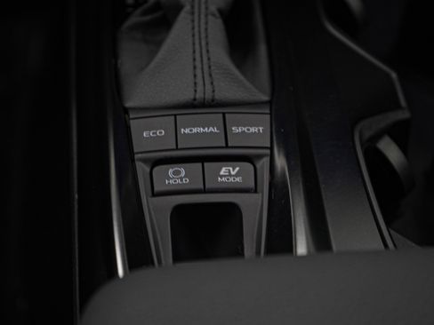 Used 2025 Toyota Camry SE image 18