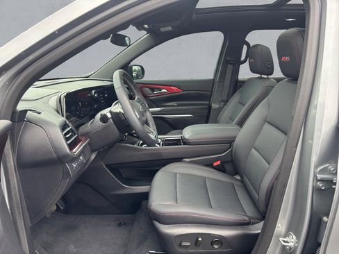 Used 2025 Chevrolet Traverse Z71 w/ Driver Confidence Package image 11