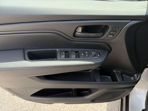 Used 2025 Honda Odyssey EX-L image 18
