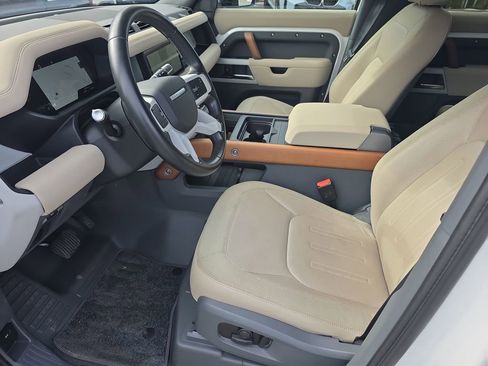 Used 2020 Land Rover Defender 110 SE image 8