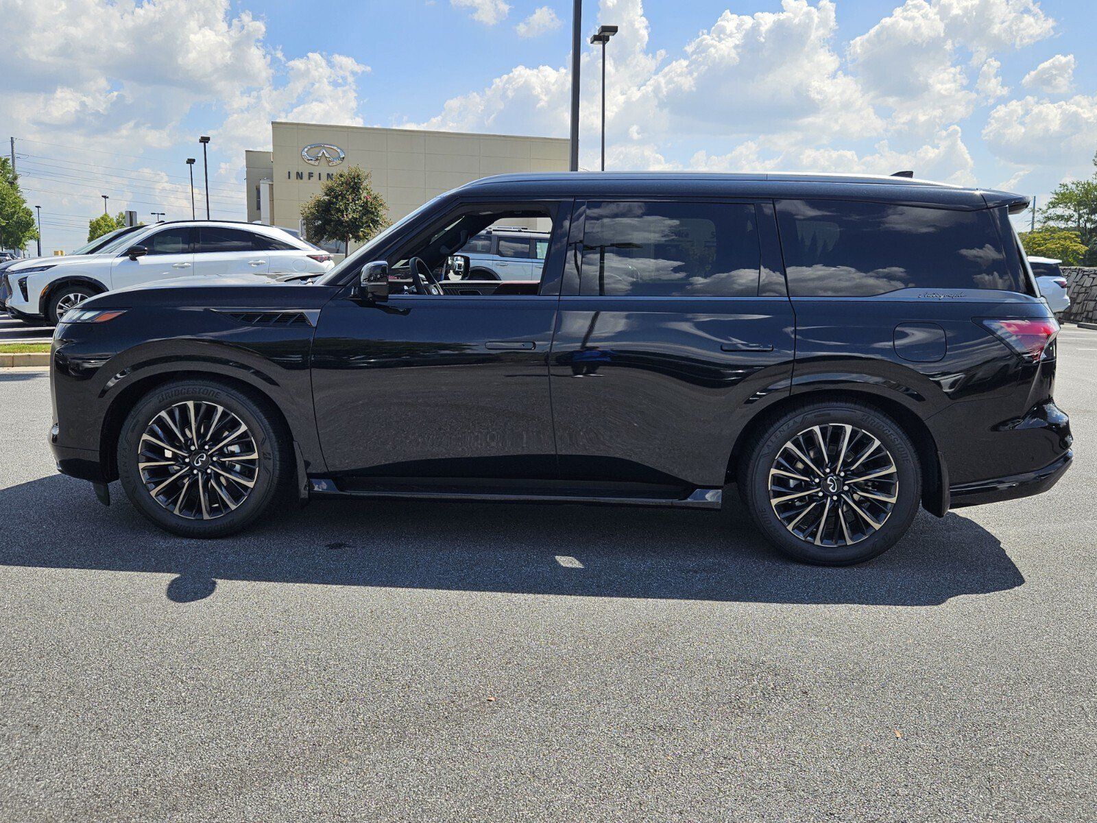 New 2027 INFINITI QX80 Autograph w/ Premium Cargo Package AWD/4WD image 9