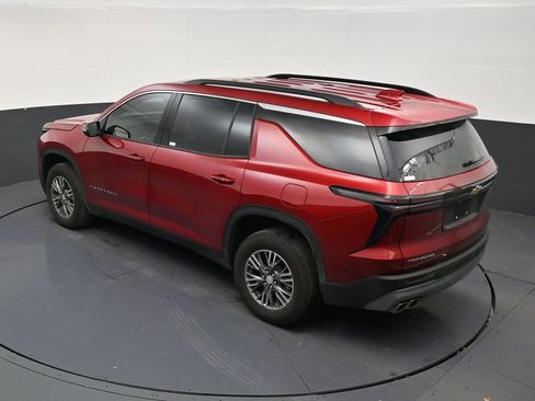 Used 2025 Chevrolet Traverse LT FWD image 14