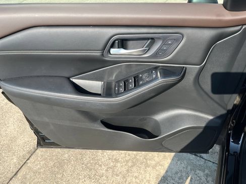 Used 2023 Nissan Rogue SL AWD/4WD image 11
