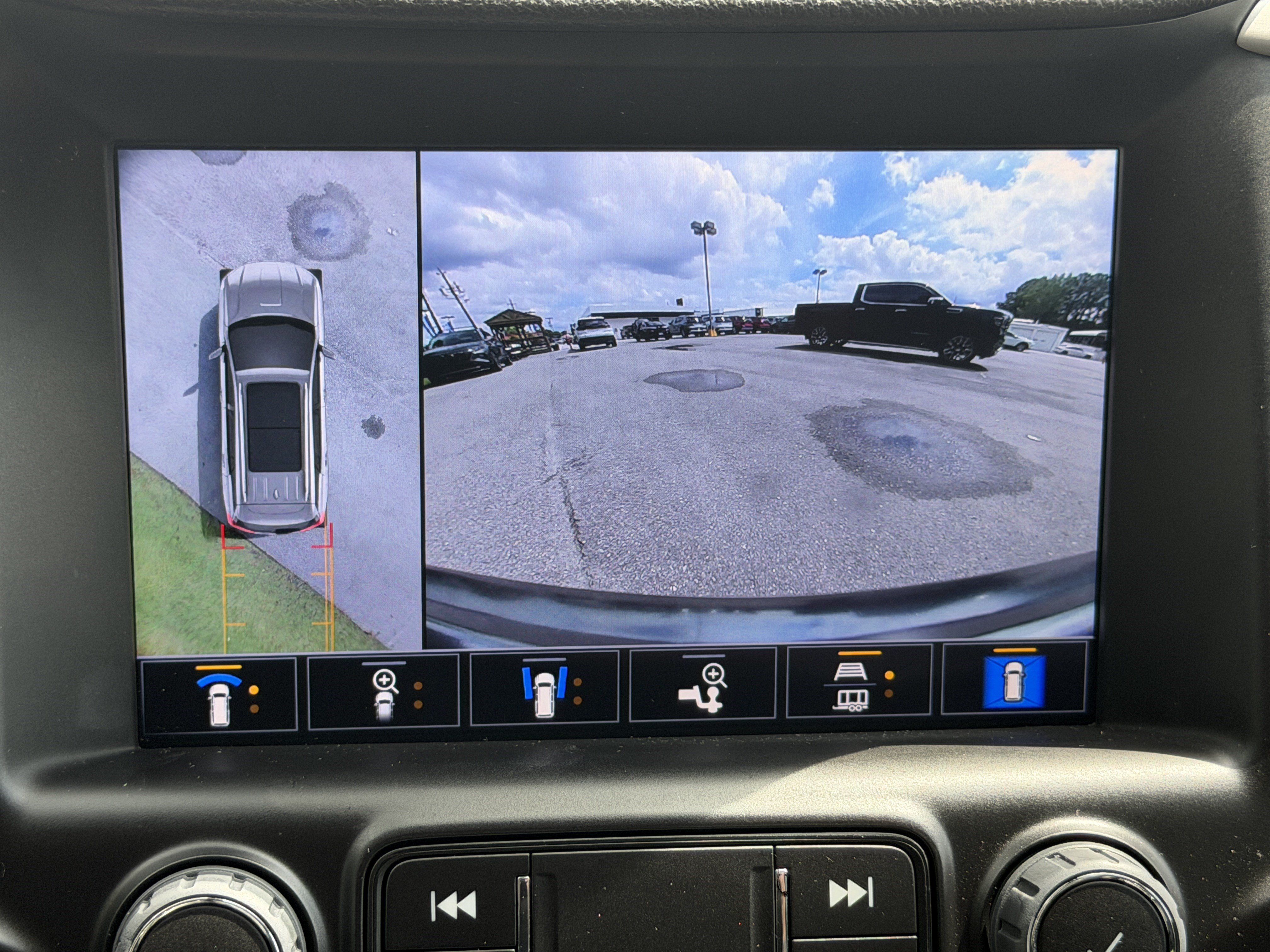 Used 2023 GMC Terrain AT4 w/ Infotainment Package II AWD/4WD image 31