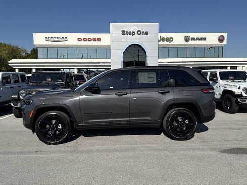 New 2025 Jeep Grand Cherokee Altitude AWD/4WD image 8