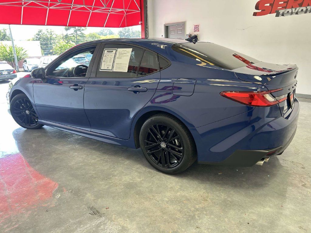 Used 2025 Toyota Camry SE FWD image 6