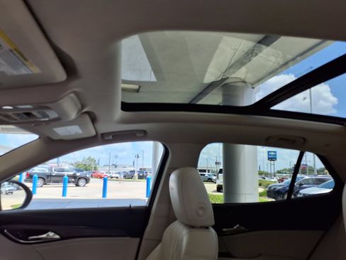 Used 2022 Buick Envision Avenir w/ Technology Package II FWD image 37