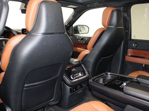 Used 2020 Lincoln Navigator Reserve image 28