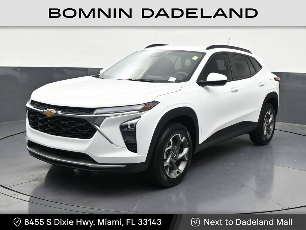 Used 2025 Chevrolet Trax LT FWD image 1