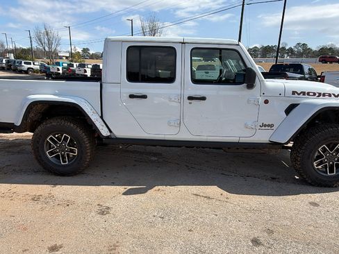 New 2026 Jeep Gladiator Mojave image 7
