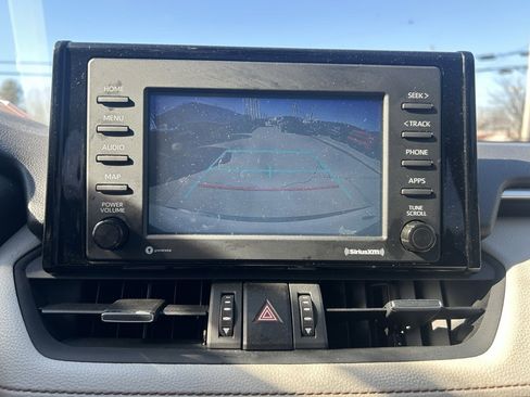 Used 2022 Toyota RAV4 XLE Premium image 22