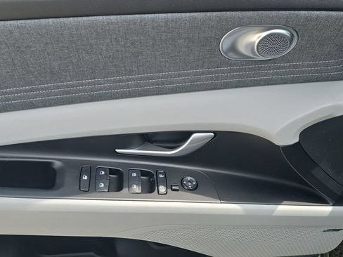 New 2026 Hyundai Elantra Limited FWD image 16
