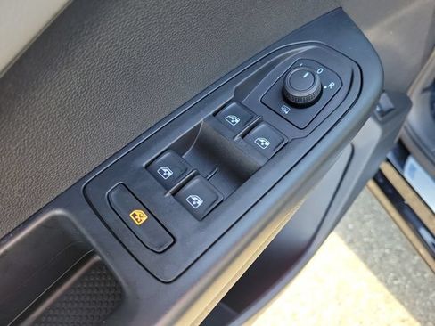 Used 2022 Volkswagen Taos SE FWD image 14
