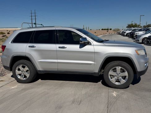 Used 2012 Jeep Grand Cherokee Limited w/ Luxury Group II image 3