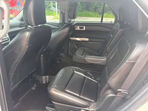 Used 2023 Ford Explorer XLT w/ Equipment Group 202A AWD/4WD image 14