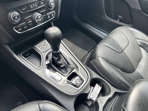 Used 2020 Jeep Cherokee Limited FWD image 34